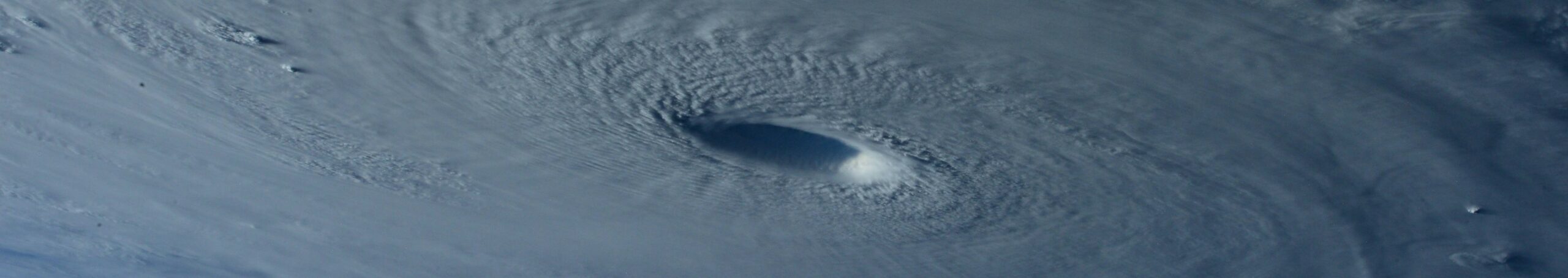 Ouragan tropical vu depuis l'espace - risque naturel couvert par assurance paramétrique